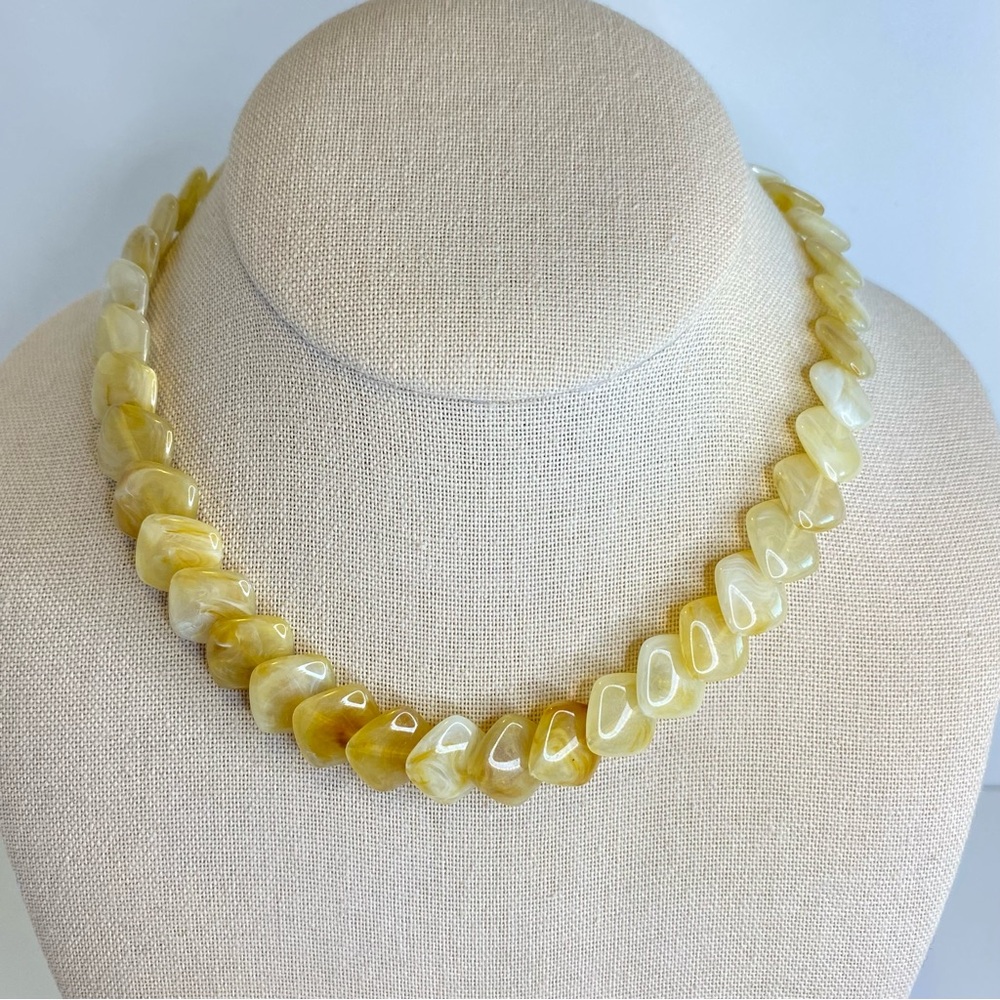 Vintage Lucite‎ Thermoset Bead Necklace Yellow White Swirl Mid Century Plastic